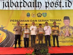 H. Bambang Hermanto Bersama Kementerian ESDM Serahkan Ratusan Bantuan PJUTS di Kabupaten Indramayu