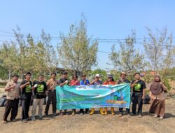 Santri Yatim Penghafal Al-Qur’an Gelar Aksi Bersih Pantai Memperingati Hari Santri 2024