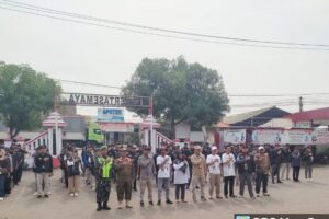 Koramil 1605/Sukagumiwang Kawal Penertiban APK Pilkada Serentak 2024 di Kecamatan Kertasemaya