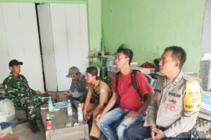 Koramil 1602 Sindang Gelar Komsos Bersama Bhabinkamtibmas, Pamong Desa, dan Ketua RW Desa Terusan