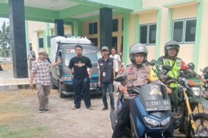 Koramil 1608 Karangampel Kawal Pendistribusian Logistik Pilkada 2024 ke Desa Dukuh Jeruk