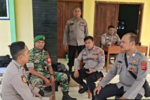 Koramil 1608 Karangampel Laksanakan Pengamanan Logistik Pemilu 2024 di Kecamatan Karangampel