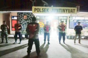 Koramil 1609/Juntinyuat: Apel Kesiapan Patroli Gabungan TNI-POLRI-SATPOL-PP di Kecamatan Juntinyuat, Kabupaten Indramayu