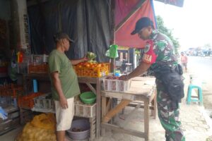 Koramil 1608 Karangampel Lakukan Monitoring Harga Kebutuhan Pokok di Wilayahnya