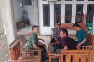 Koramil 1602 Sindang Perkuat Hubungan dengan Warga Desa Penganjang melalui Komsos