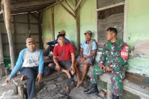 Koramil 1605/Sukagumiwang Laksanakan Komsos untuk Jaga Kondusivitas Desa Tenajar Kidul