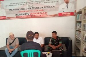 Babinsa Koramil 1608/Karangampel Perbarui Data Wilayah di Desa Tanjung Sari