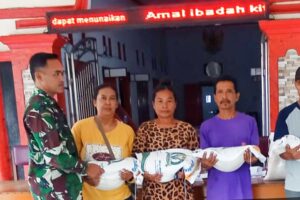 Koramil 1603/Lohbener Awasi Penyaluran Bantuan Pangan Pemerintah di Desa Waru