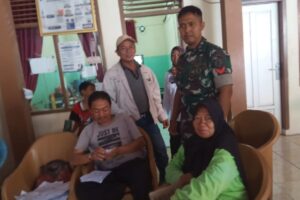 Kegiatan Komunikasi Sosial (Komsos) Koramil 1601/Indramayu Bersama Masyarakat Desa Rawadalem