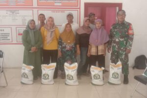 Koramil 1609/Juntinyuat Awasi Penyaluran Bantuan Beras Tahap III Tahun 2024