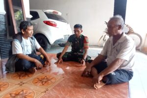 Koramil 1609/Juntinyuat Gelar Komsos Bersama Tokoh Masyarakat Desa Juntikebon