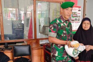Monitoring Penyaluran Bantuan Pangan oleh Koramil 1609/Juntinyuat