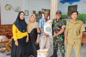 Koramil 1608/Karangampel Kawal Penyaluran Cadangan Pangan Pemerintah di Desa Cangkingan