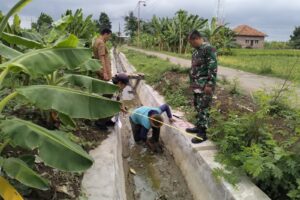 Koramil 1610 Krangkeng Monitor Proyek Irigasi Desa Kedungwungu