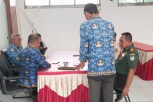 KORAMIL 1608/KARANGAMPEL AKTIF DALAM RAKOOR NORMALISASI SALURAN IRIGASI DEMI KETAHANAN PANGAN