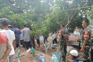Koramil Juntinyuat Hadiri Prosesi Pemakaman Mertua Anggota Koptu Uju Suhada