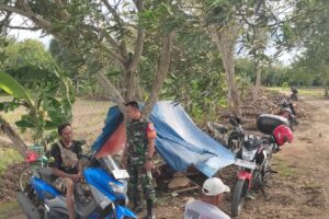 Babinsa Koramil 1605/Sukagumiwang Jalin Komunikasi Sosial dengan Warga Desa Kliwed