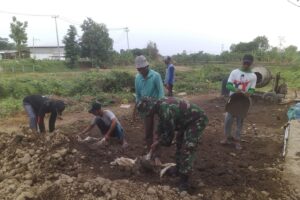 Koramil 1605/Sukagumiwang Gelar Karya Bhakti: Sinergi TNI dan Masyarakat Wujudkan Infrastruktur Desa yang Lebih Baik