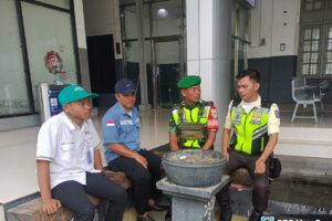 Babinsa Koramil 1604/Jatibarang Gelar Komsos untuk Meningkatkan Kesadaran Masyarakat Desa Pawidean