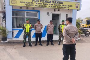 Koramil 1601/Indramayu Bersama Polsek Indramayu Amankan Libur Natal dan Tahun Baru di Pantai Balongan Indah