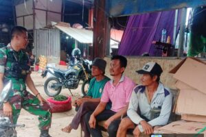 Babinsa Koramil 1604/Jatibarang Giat Komsos di Desa Bulak untuk Tingkatkan Keamanan dan Kepedulian Warga