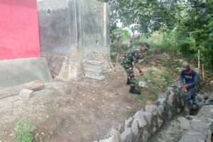 Koramil 1603/Lohbener Kawal Pembangunan Irigasi Demi Ketahanan Pangan Petani