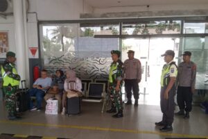 Koramil 1604/Jatibarang Perkuat Pengamanan Jelang Natal dan Tahun Baru di Stasiun Jatibarang