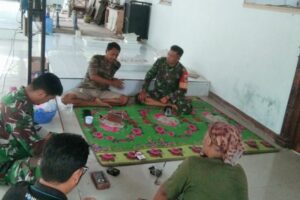 Koramil 1605/Sukagumiwang Laksanakan Komsos untuk Perkuat Keamanan di Desa Sukawera