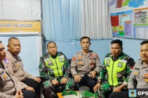 Koramil 1608/Karangampel Bersama Polsek Karangampel Berjaga Amankan Natal dan Tahun Baru
