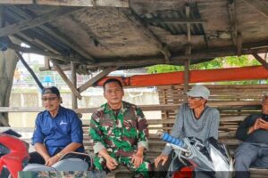 Babinsa Koramil 0616-05/Sukagumiwang Gelar Komsos di Desa Tenajar