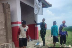 Koramil 1603/Lohbener Laksanakan Pendampingan Pembangunan Rumah Irpom di Desa Sukasari